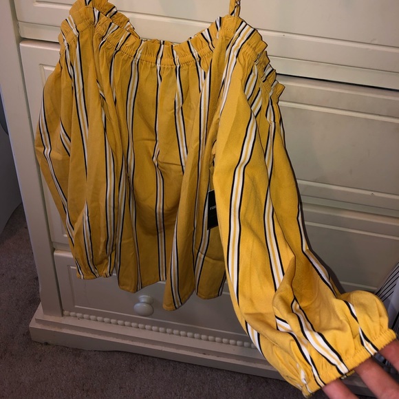 Cute yellow silk tank top - Picture 3 of 3